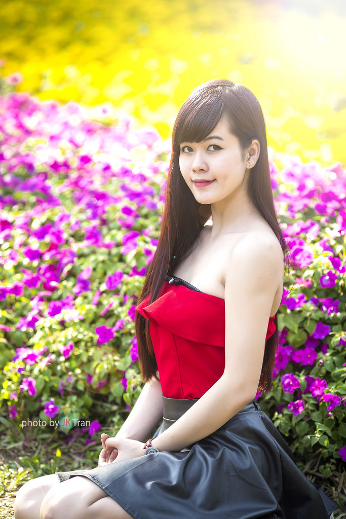 扒开护士的内裤把她摸出水